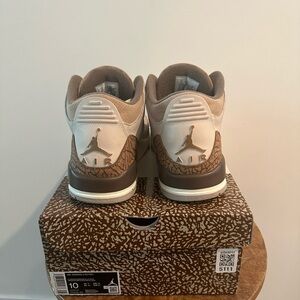 Authentic Mens Jordan 3 Retro Palomino size 10. Excellent used condition.